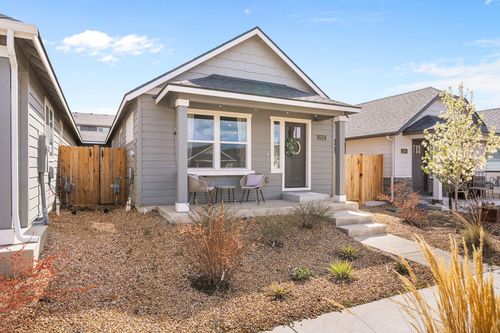 2552 Nw Teak Ave, Redmond, OR, 97756-6233 | Card Image