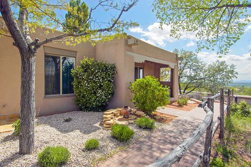 54-320 Artist Road, Santa Fe, NM, 87501 | Card Image