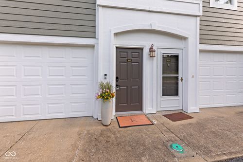1447 Shadow Ridge Rd, Carmel, IN, 46280-2716 | Card Image