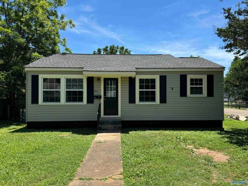 811 2nd Ave, Athens, AL, 35611-1427 | Card Image