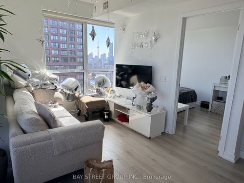 4010-395 Bloor St E, Toronto, ON, M4W0B4 | Card Image