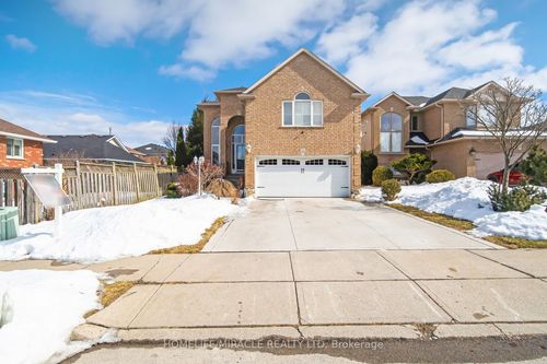 11 Redtail Cres, Hamilton, ON, L9B2R6 | Card Image