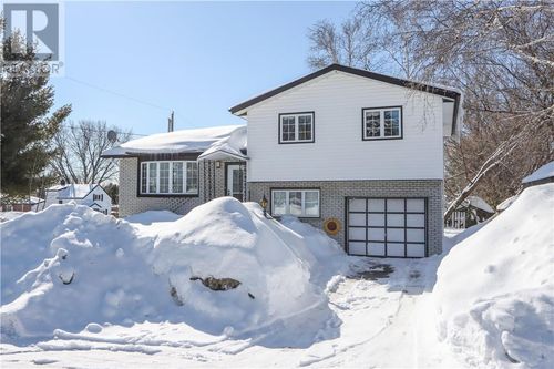 294 Pine St, Lively, ON, P3Y1N1 | Card Image