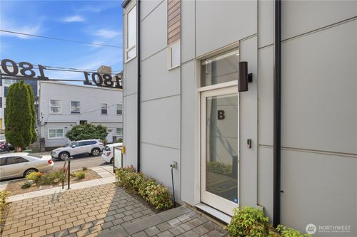b-1801 20th Ave, Seattle, WA, 98122-2809 | Card Image
