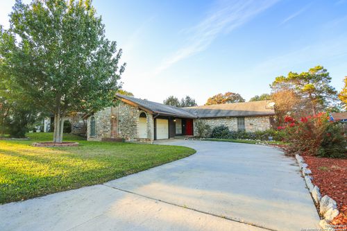 8227 Capricorn Dr, Universal City, TX, 78148-2532 | Card Image