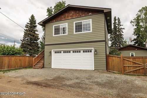 b-810 Dogwood Street, Anchorage, AK, 99501 | Card Image