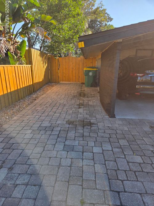 1811 Eastern Dr, Jacksonville Beach, FL, 32250-3717 | Card Image