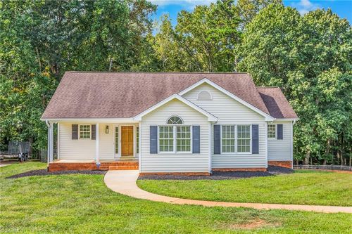 1125 Woodbury Rd, King, NC, 27021-7323 | Card Image