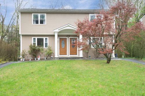52-50-52 Knollwood Dr, Bethel, CT, 06801-2316 | Card Image