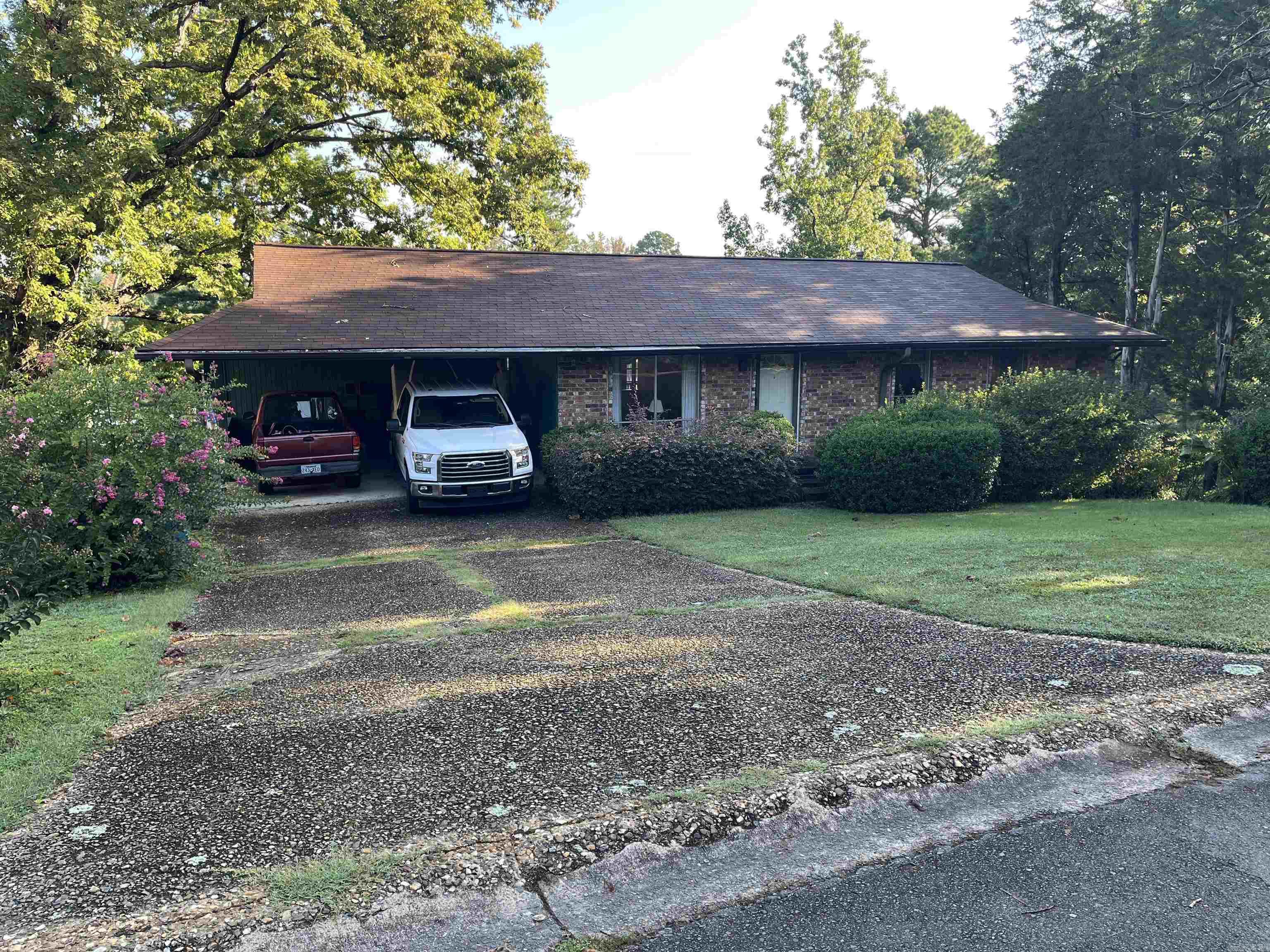 Lakeside Dr, Little Rock, AR 72204