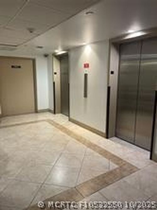 810-3850 Washington St, Hollywood, FL, 33021-7300 | Card Image