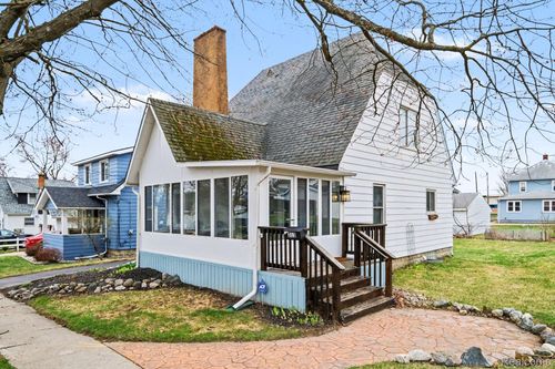 313 Myrtle St, Flushing, MI, 48433-1635 | Card Image
