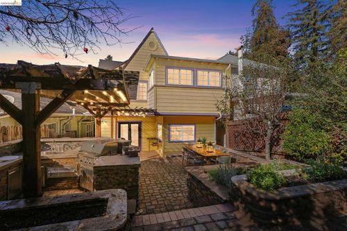 3340 3340 Harrison St, Oakland, CA, 94611 | Card Image