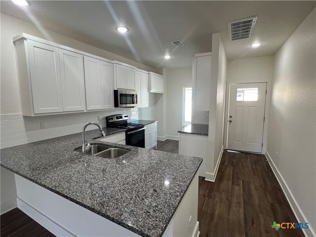 1826 Royal Loop, Townhouse with 4 bedrooms, 3 bathrooms and null parking in Belton TX | Image 4