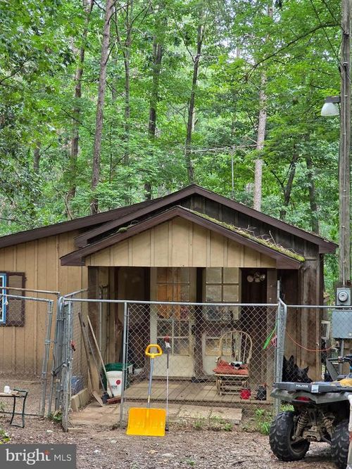299 Getaway Rd, Hedgesville, WV, 25427-6811 | Card Image