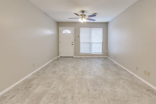 824 Russell Cir, Norman, OK, 73071-4652 | Card Image