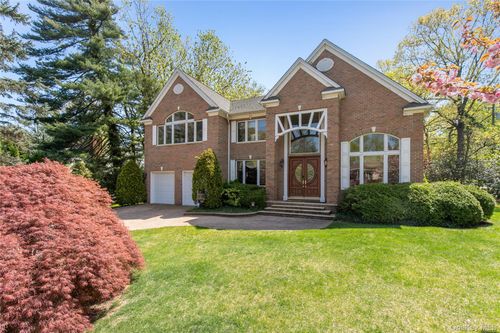 23 Fox Hunt Ln, Great Neck, NY, 11020-1229 | Card Image
