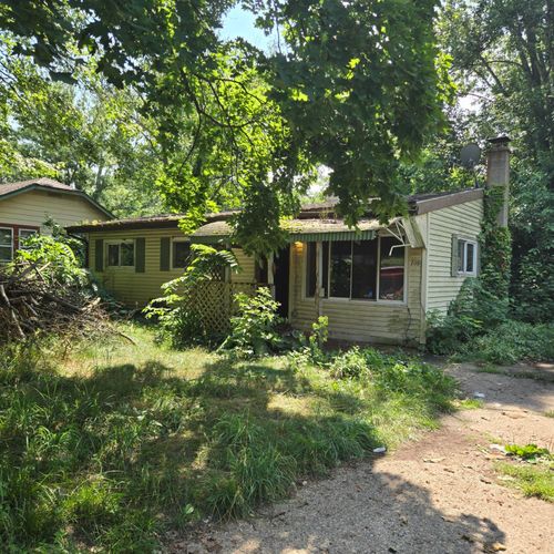 709 11th St, Three Rivers, MI, 49093-1239 | Card Image