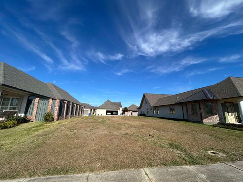 307 Rue Colette, Thibodaux, LA, 70301-3880 | Card Image