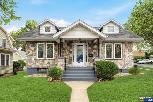 211 Pennsylvania Ave, Phillipsburg, NJ, 08865-3920 | Card Image