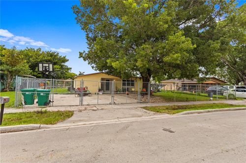 736 Nw 8th Ave, Florida City, FL, 33034-1913 | Card Image