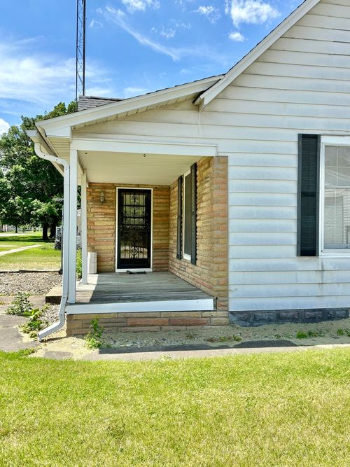 305 E Elm St, Allerton, IL, 61810-9751 | Card Image