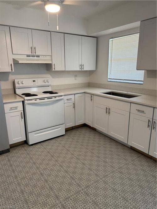 apt-e4-3325 Airport Rd N, NAPLES, FL, 34105-2826 | Card Image