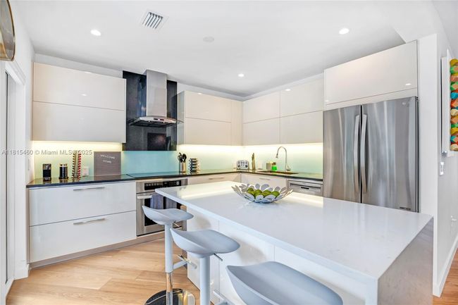 38 Sw 25 Th Rd, House other with 3 bedrooms, 3 bathrooms and null parking in Miami FL | Image 16