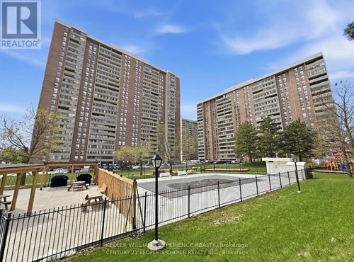 210-18 Knightsbridge Road, Brampton (Queen Street Corridor), ON, L6T3X5 | Card Image