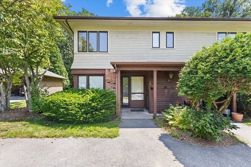 10-10 Wrisley Ct, Essex Junction, VT, 05452-4701 | Card Image