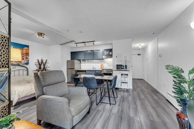 112 - 515 Eleventh Street, Condo with 0 bedrooms, 1 bathrooms and 1 parking in New Westminster BC | Image 2