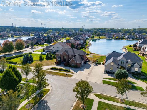 49501 Sandra Dr, Shelby Twp, MI, 48315-3536 | Card Image