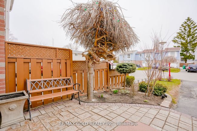 9 Havendale Crt, House attached with 4 bedrooms, 2 bathrooms and 5 parking in Brampton ON | Image 34