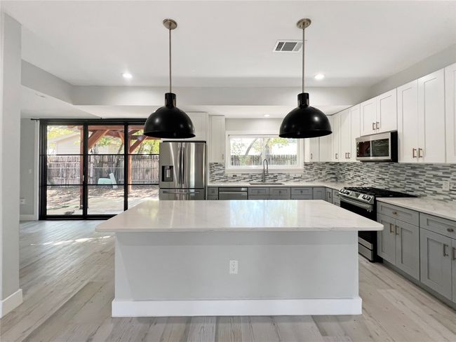 9614 Newfoundland Cir, House other with 3 bedrooms, 2 bathrooms and 2 parking in Austin TX | Image 6