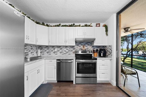 apt-223-665 Ne 195th St, Miami, FL, 33179-3317 | Card Image