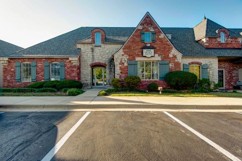 ste-c-1426 E Bradford Pkwy, Springfield, MO, 65804-6884 | Card Image