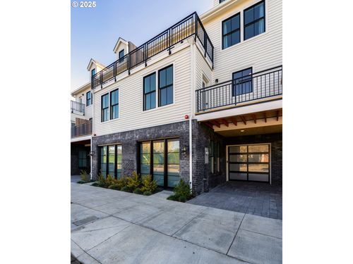 512 56th Ave, Portland, OR, 97213-3152 | Card Image