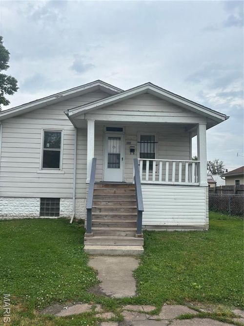 563 N 86th St, East Saint Louis, IL, 62203-2548 | Card Image