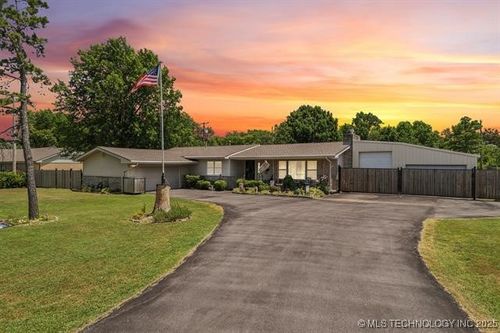 8244 37th St, Tulsa, OK, 74145-1437 | Card Image