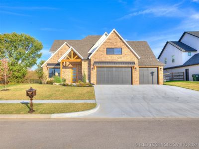 7211 Hawthorne Lane, House other with 5 bedrooms, 3 bathrooms and null parking in Owasso OK | Image 1