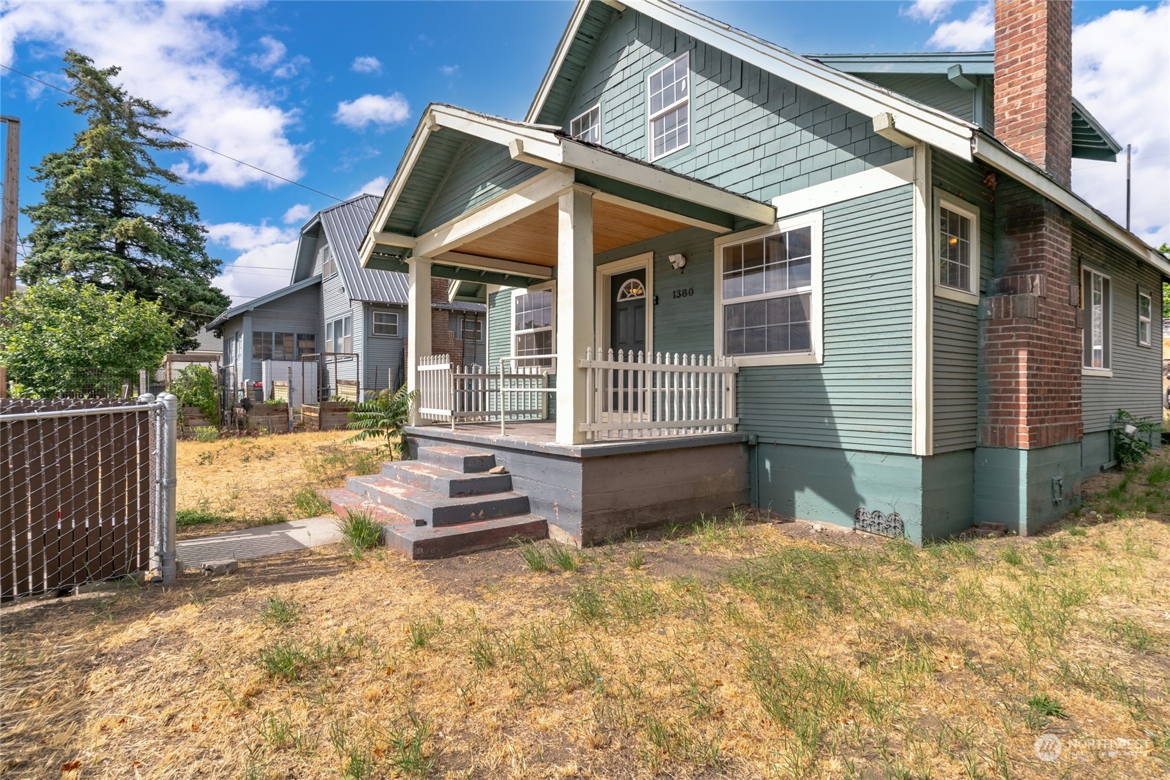 Wenatchee Ave, Wenatchee, WA 98801