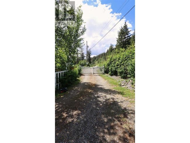 1065 Little Shuswap Lake Rd, House other with 2 bedrooms, 2 bathrooms and 8 parking in Chase BC | Image 4