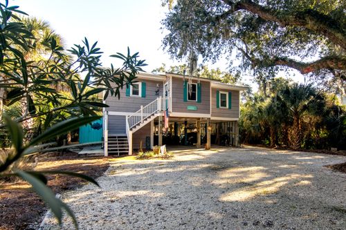 3304 Fort St, Edisto Island, SC, 29438-3602 | Card Image