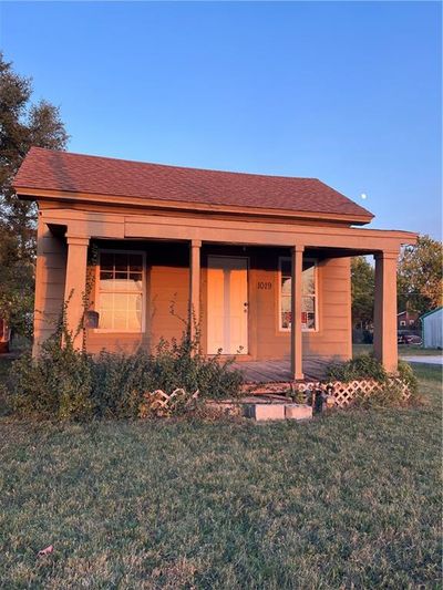 View of front facade with a front lawn and a porch | Image 1