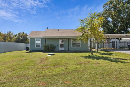 1070 E Reno Rd, Azle, TX, 76020-6232 | Card Image