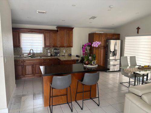 3103 W 70th St, Hialeah, FL, 33018-5270 | Card Image