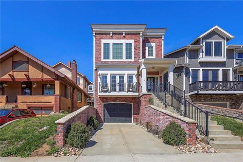 716 W 45th St, Kansas City, MO, 64111-3402 | Card Image