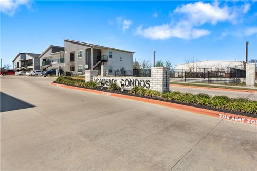722-1326 Prairie Dr, Bryan, TX, 77803-5195 | Card Image