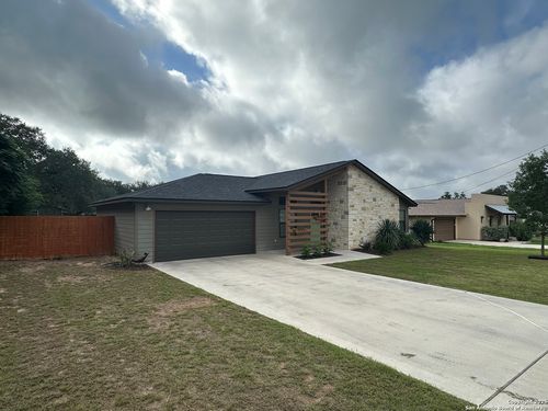 1300 Libold Dr, Devine, TX, 78016-1616 | Card Image