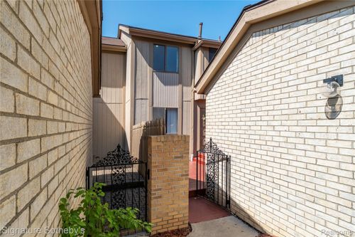 5188 Richard Run, West Bloomfield, MI, 48322-2101 | Card Image